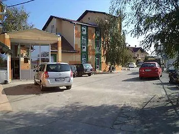 Gros - Leskovac 2* Leskovac (Jablanica)